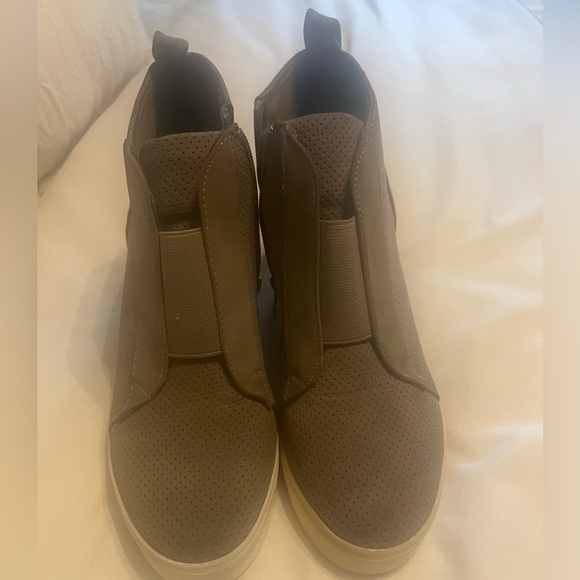 Grey side zip wedge booties - Picture 3 of 3